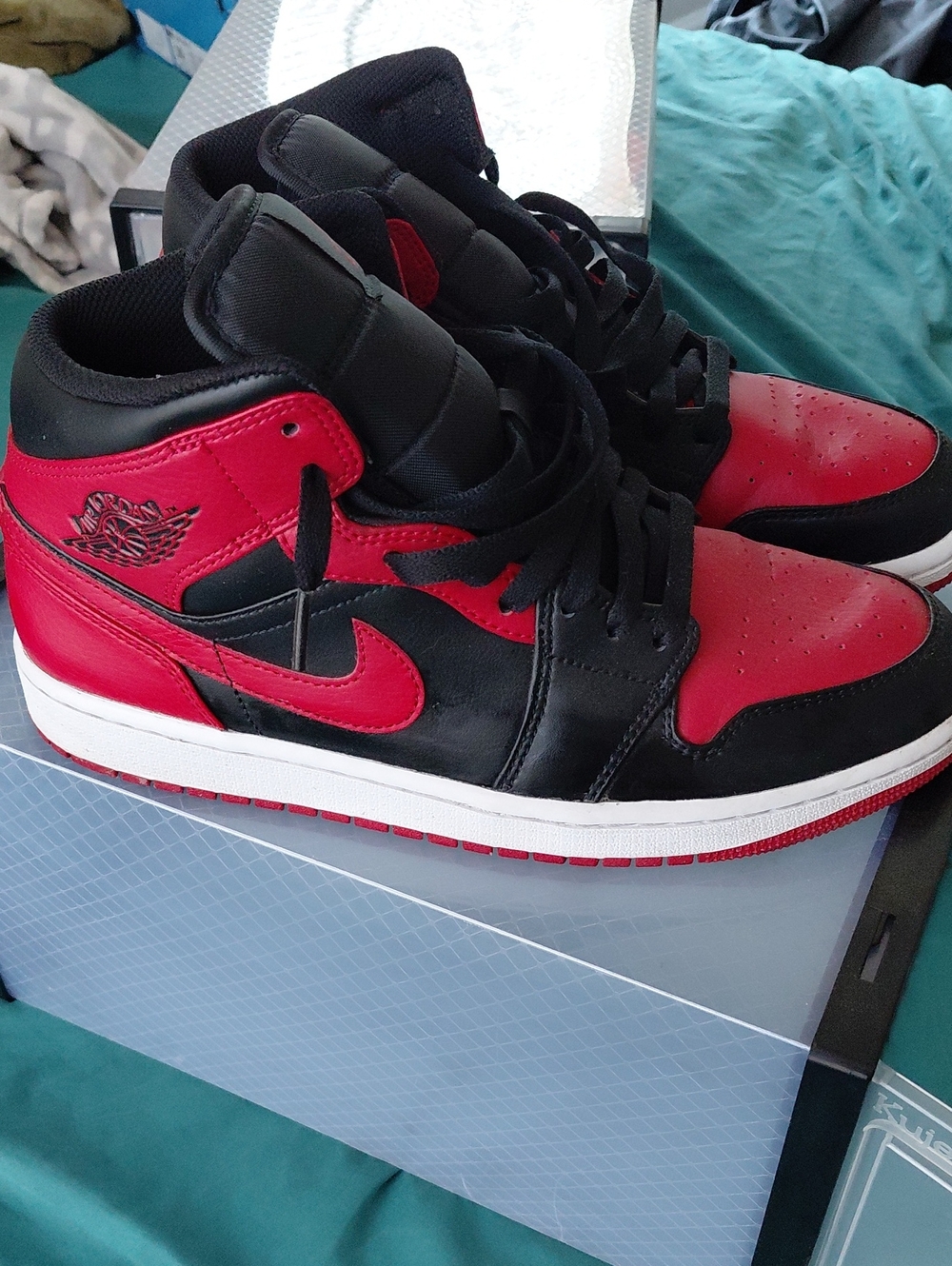 Jordan 1 Mid Chicago